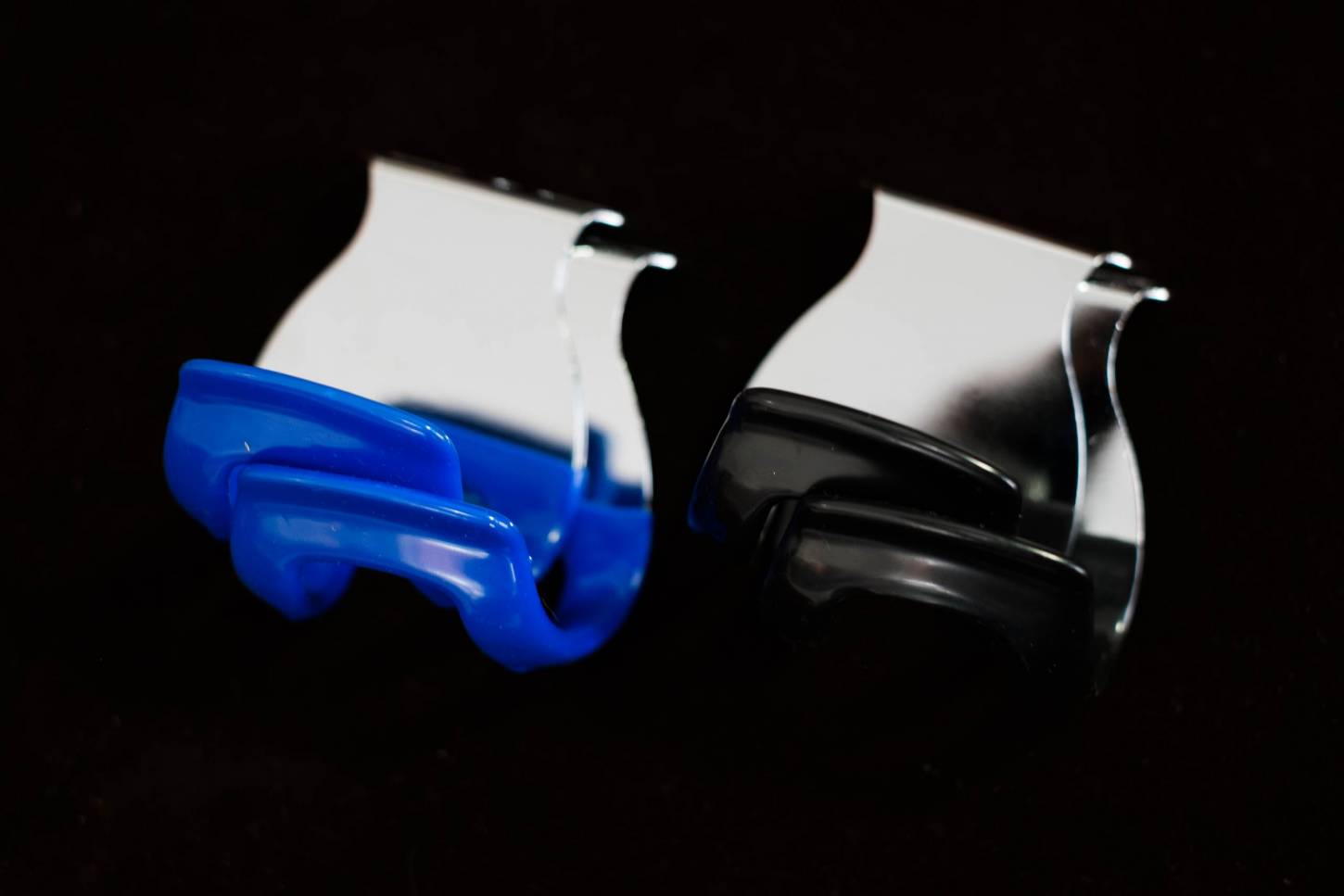 MKS Cuarto Gancho de pedal de clip de acero cromado con cubierta en negro, gris, azul, rojo