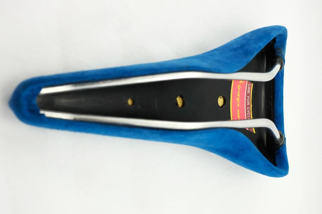 Sella in pelle scamosciata "Saddle" di NOS Georges Sorel in azzurro