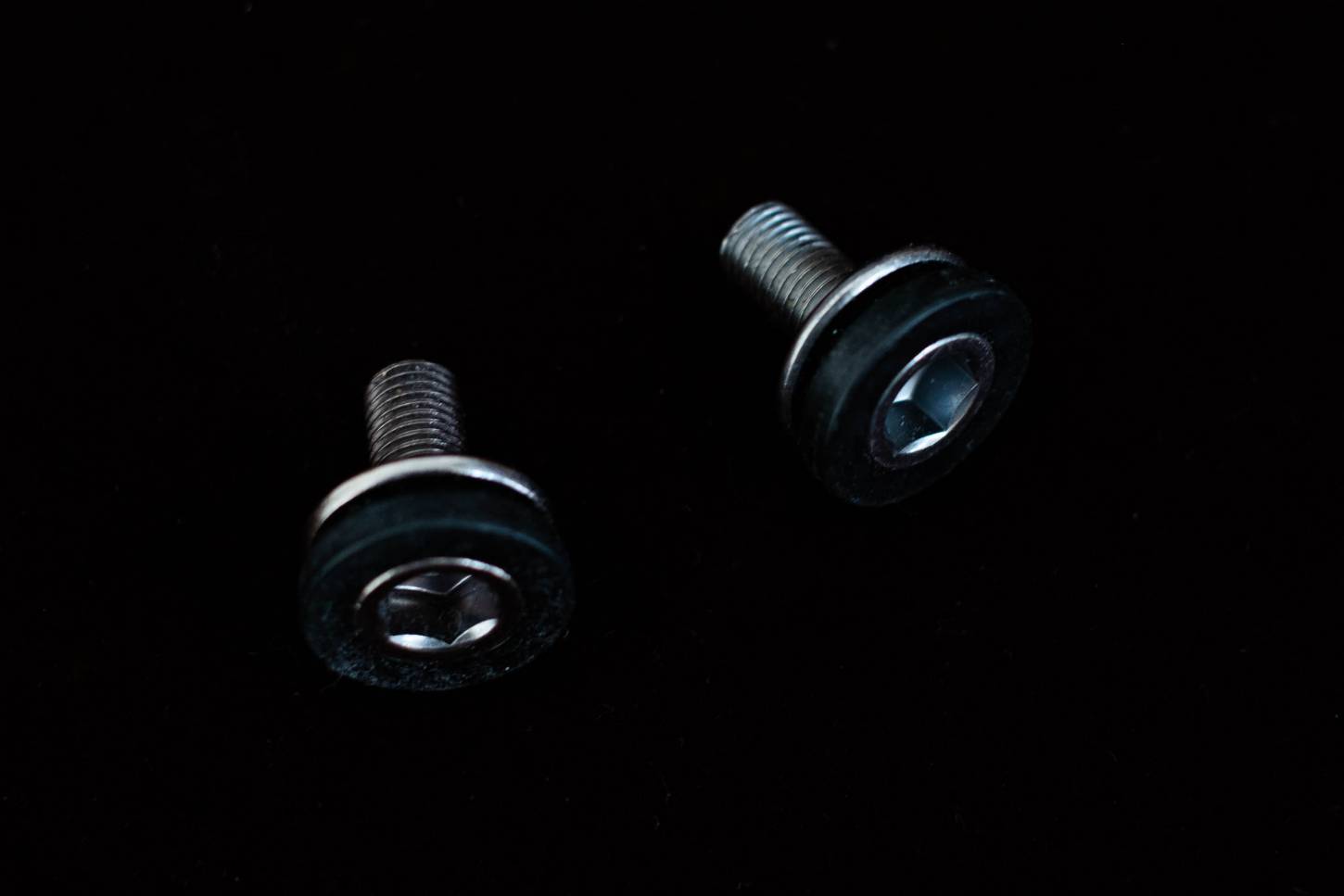 2x crank screws for square socket Allen